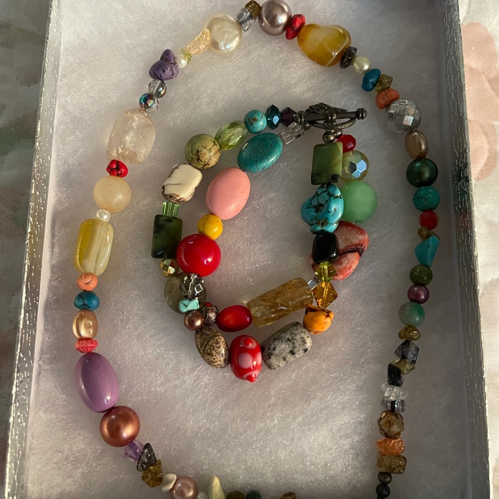 Necklace and bracelet set